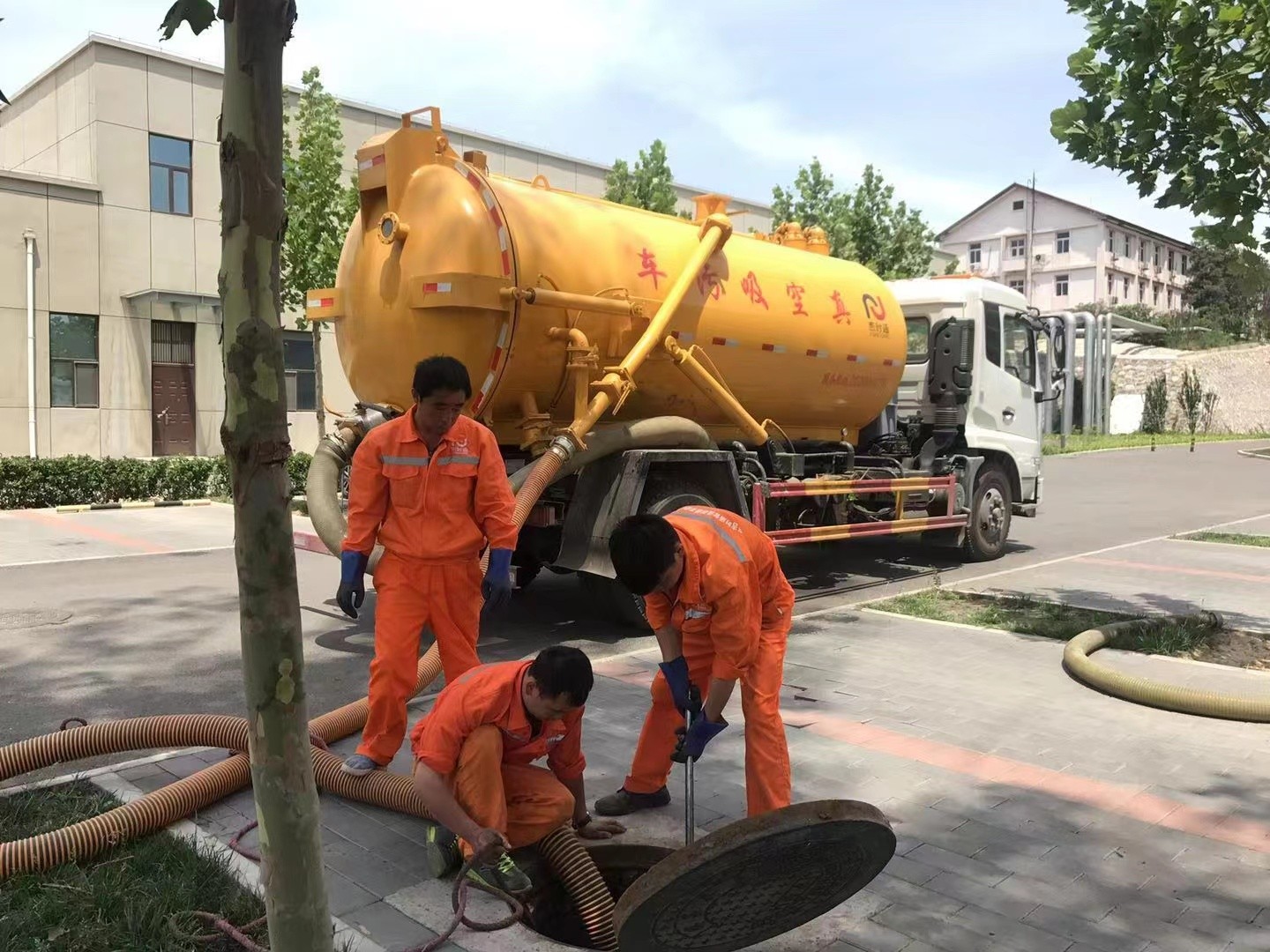 绥德化粪池清理与5-8吨吸粪车施工效率分析